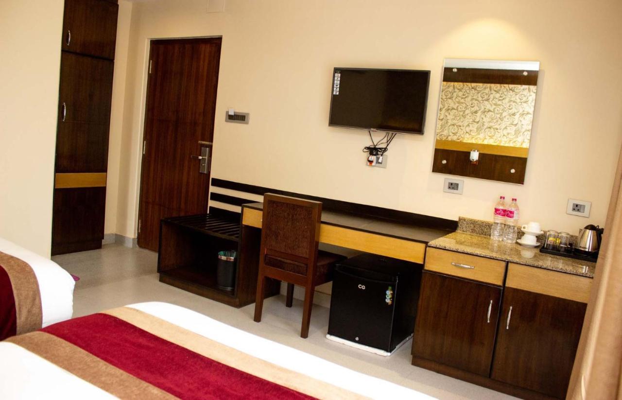 Hotel Silverline Pokhara Eksteriør bilde
