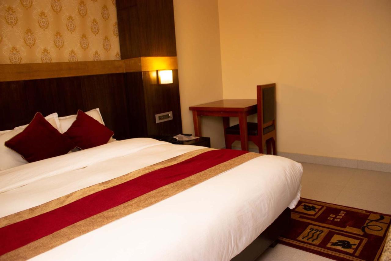 Hotel Silverline Pokhara Eksteriør bilde