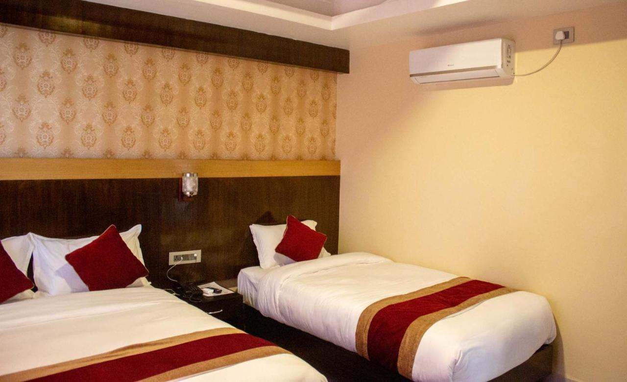 Hotel Silverline Pokhara Eksteriør bilde